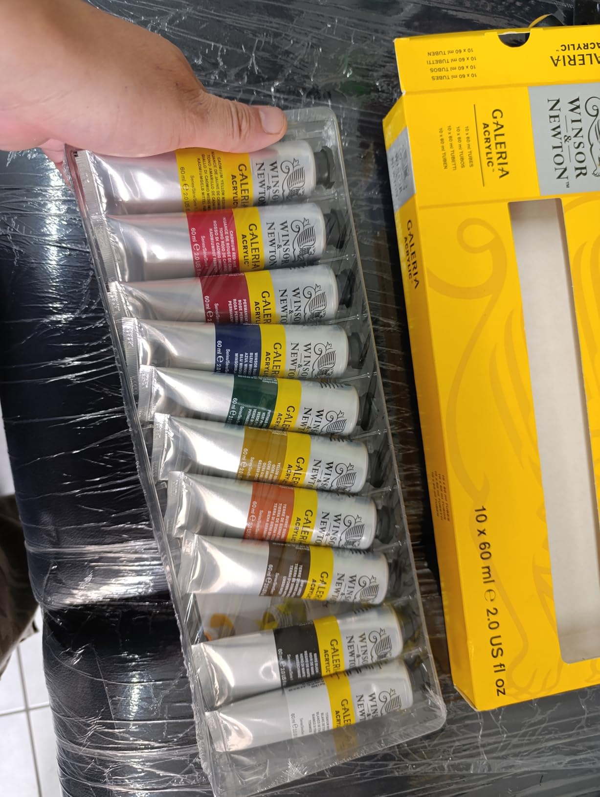 Winsor & Newton Galeria Acrylic Paint, 10 x 60ml (2--oz) Tube Paint Set customer photo 1