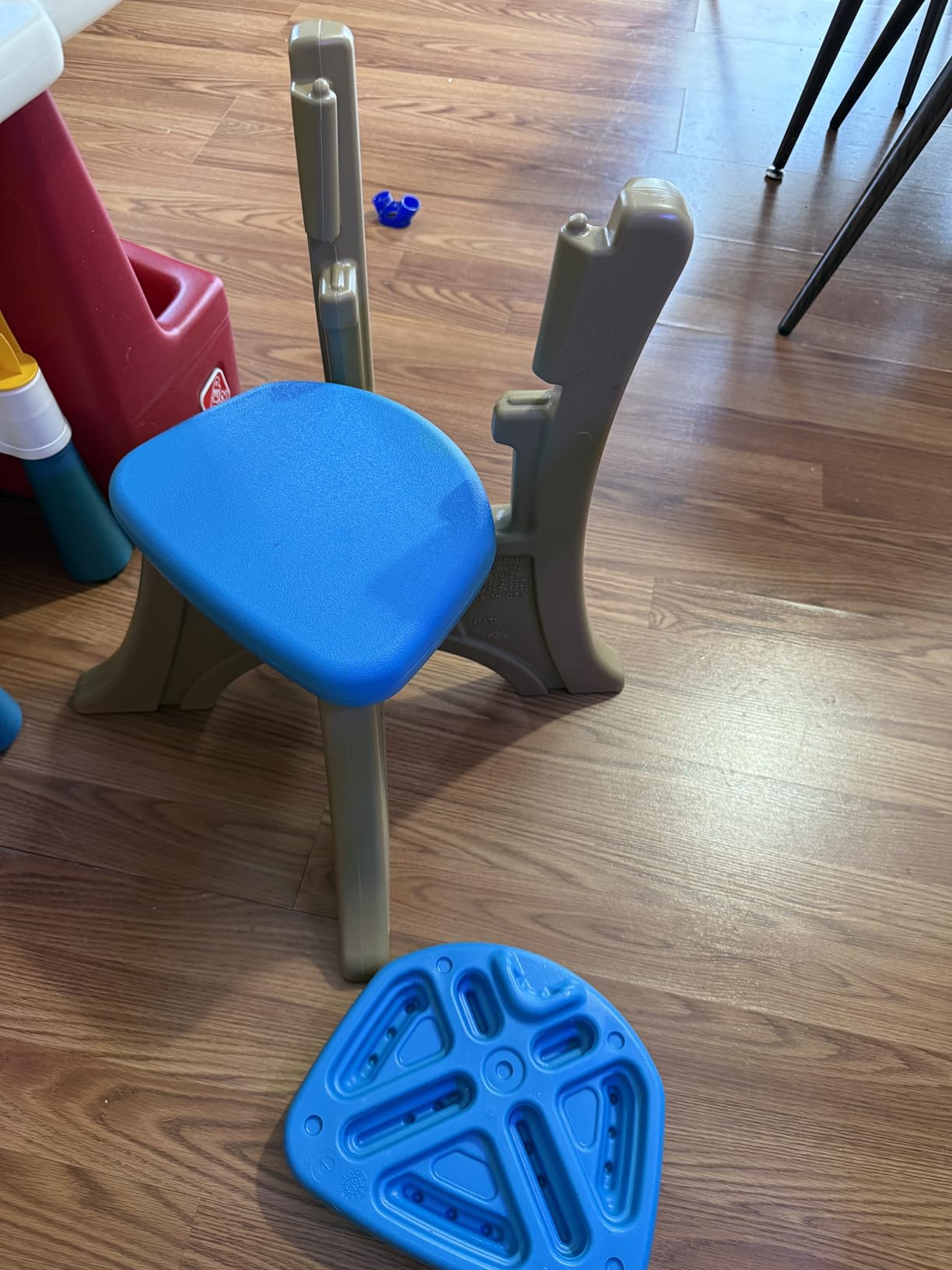 Step2 Deluxe Art Master Desk, Kids Activity Table & Chair, Arts & Crafts Desk, Made of Durable Plastic, For Toddlers 3+ Years Old customer photo 2
