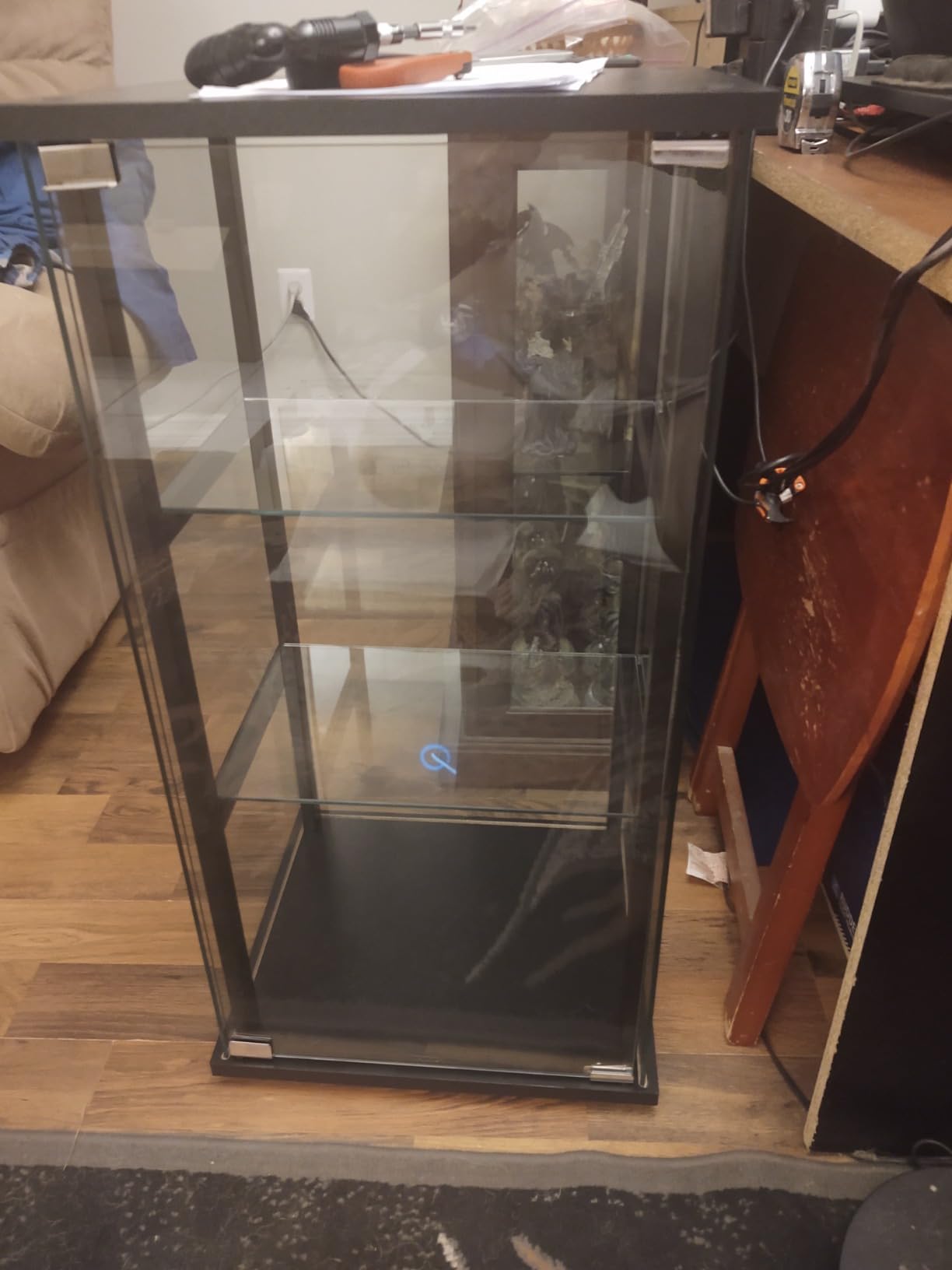 Coaster Home Furnishings Cyclamen 34-inch 3-Tier Clear Tempered Glass Curio Cabinet Display Case with Shelving Black 950179 customer photo 2