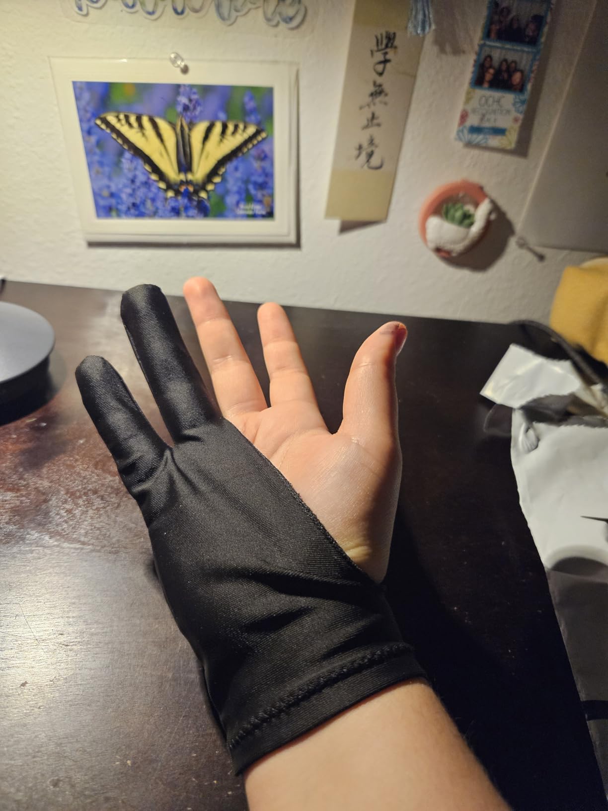HUION Artist Drawing Glove, One Size, Left or Right Hand customer photo 1