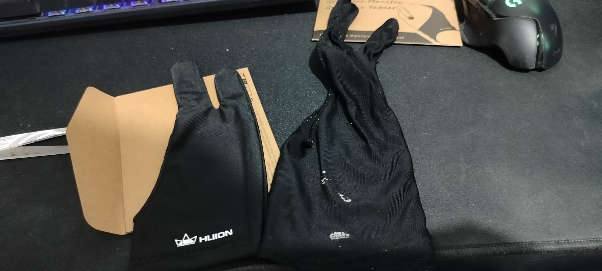HUION Artist Drawing Glove, One Size, Left or Right Hand customer photo 2