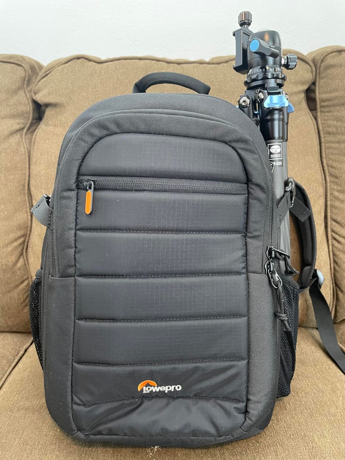 Lowepro Tahoe BP 150, Camera Bag, Lightweight Compact Camera Backpack for Cameras, CSC, DJI Spark Drone, Black, 27.5 x 21.7 x 40.3 cm, Medium LP36892-PWW customer photo 2
