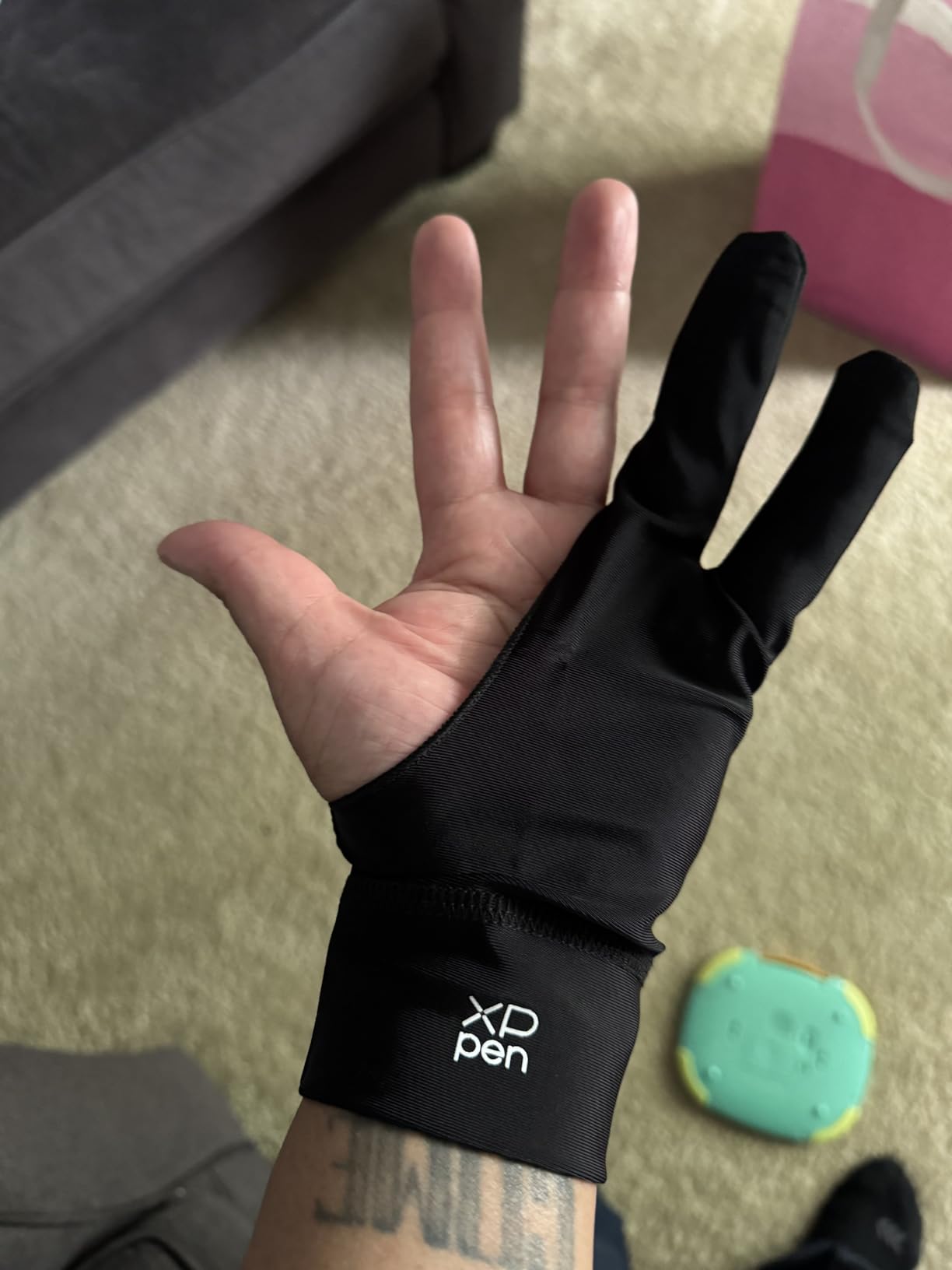 XPPen Artist Drawing Glove 2-Fingers Glove for Graphics Drawing Tablet Suitable for Right Hand and Left Hand (Size M) Black customer photo 2