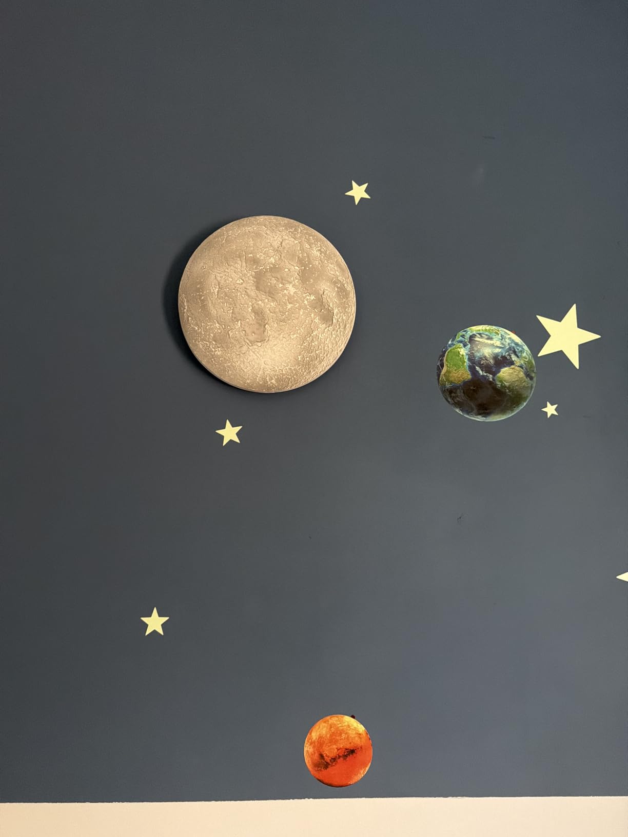 Uncle Milton Moon in My Room - 12 Light-Up Lunar Phases, Remote Control or Automatic, STEM Toy, Great Gift for Boys & Girls Ages 6+ customer photo 2