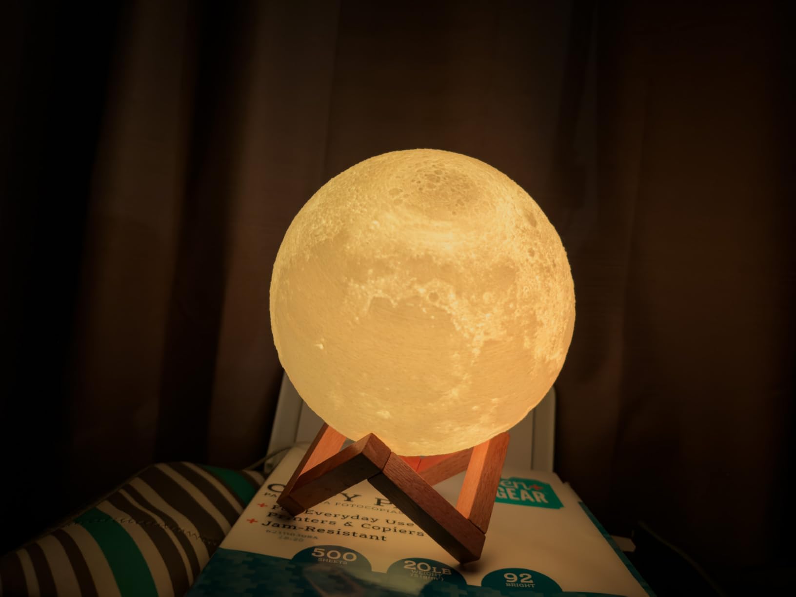 Mind-Glowing 3D Moon Lamp, 16 Colors, Touch/Remote Control (5.9 inch) customer photo 1