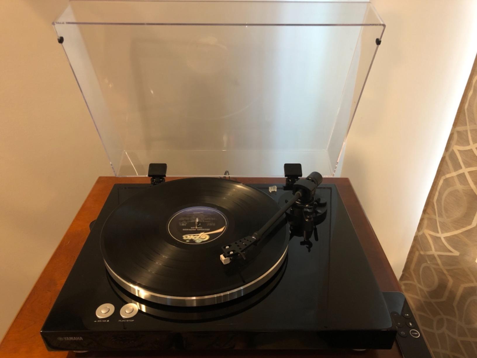 YAMAHA TT-S303 Hi-Fi Vinyl Belt Drive Turntable – Piano Black customer photo 1