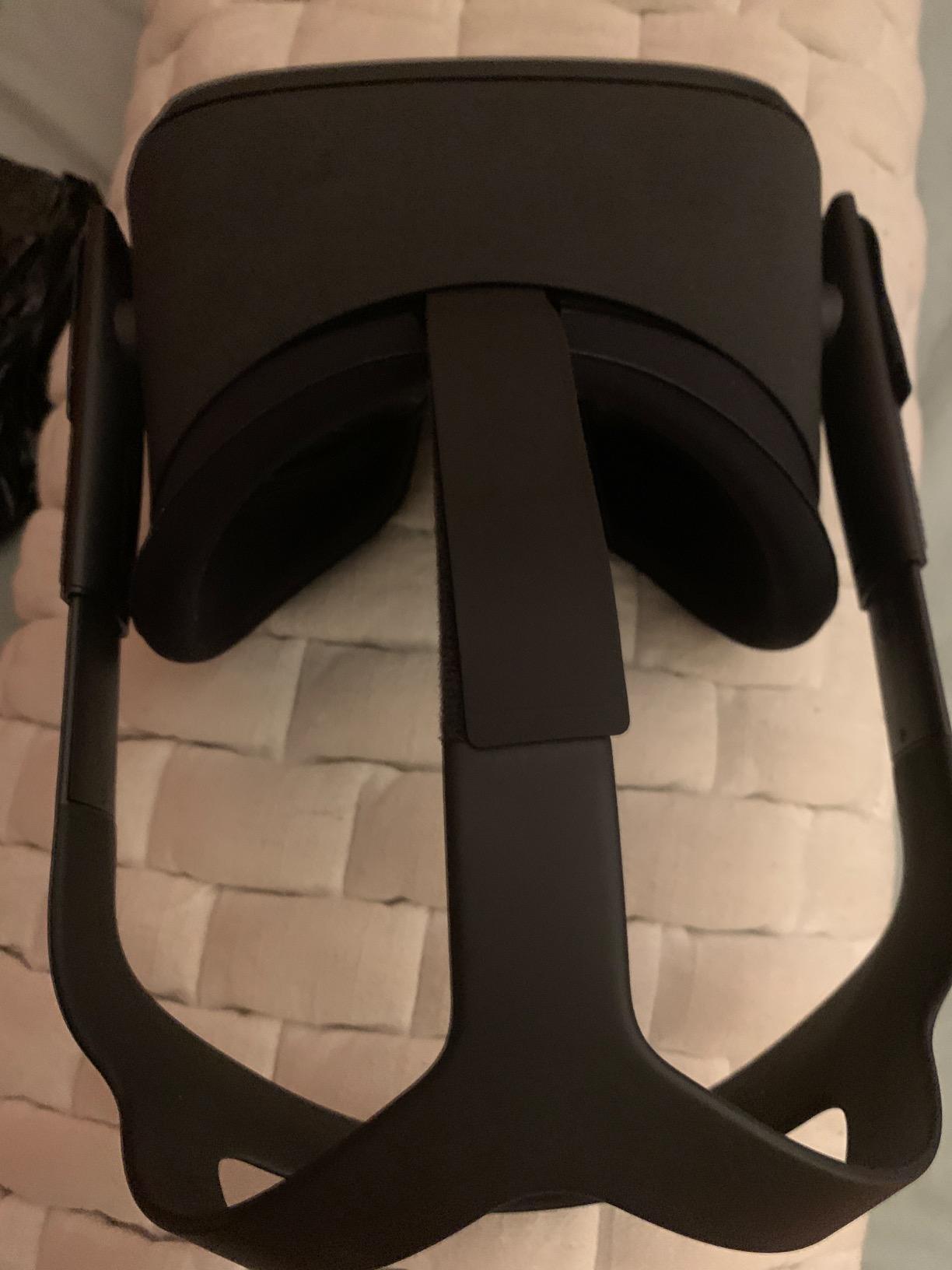 Oculus Quest All-in-one VR Gaming Headset – 64GB customer photo 2