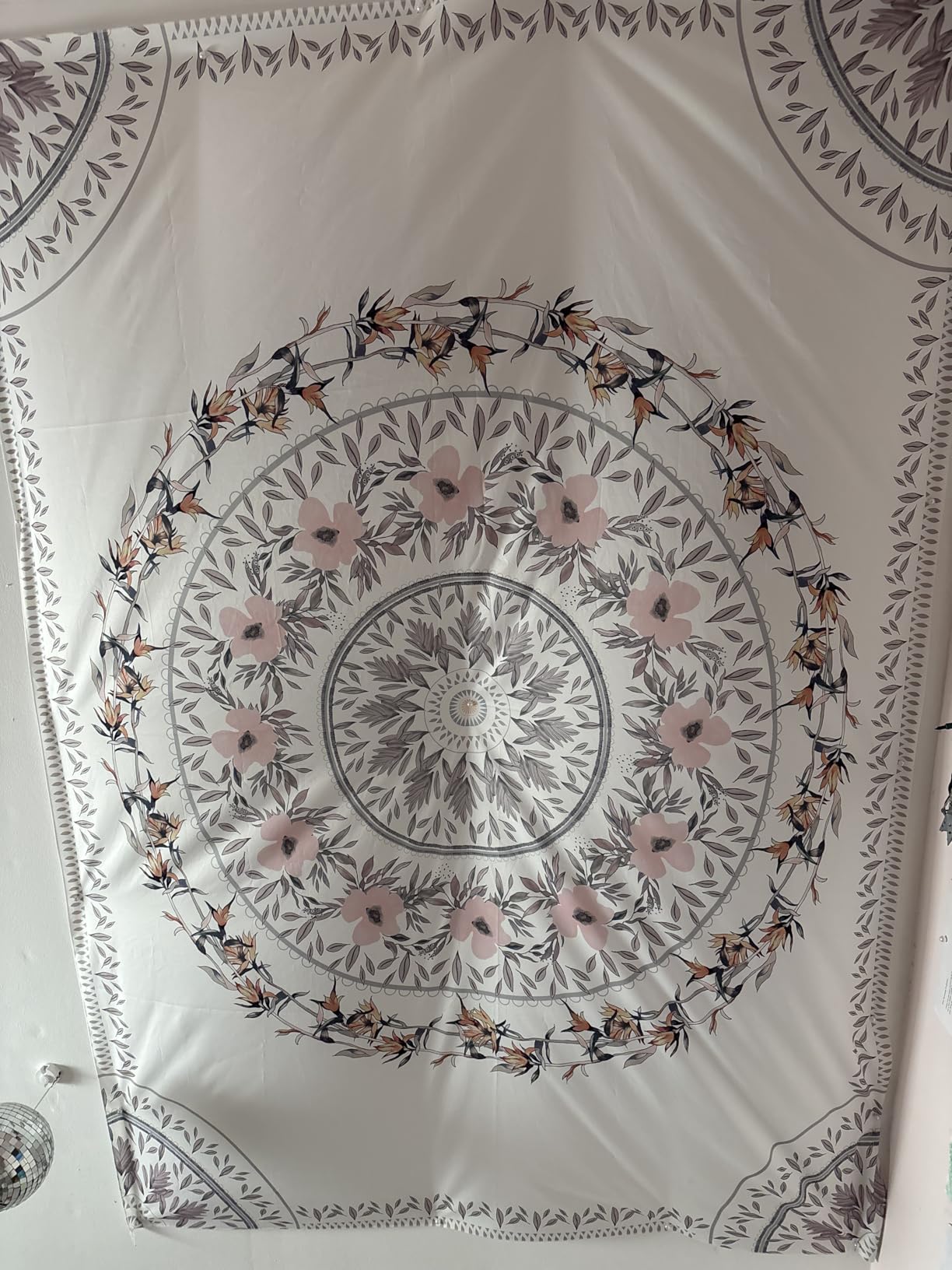 Simpkeely Sketched Floral Medallion Tapestry, Bohemian Mandala Wall Hanging Tapestries, Indian Art Print Mural for Bedroom Living Room Dorm Home Décor 59.1 x 80 Inches(Mauve) customer photo 1
