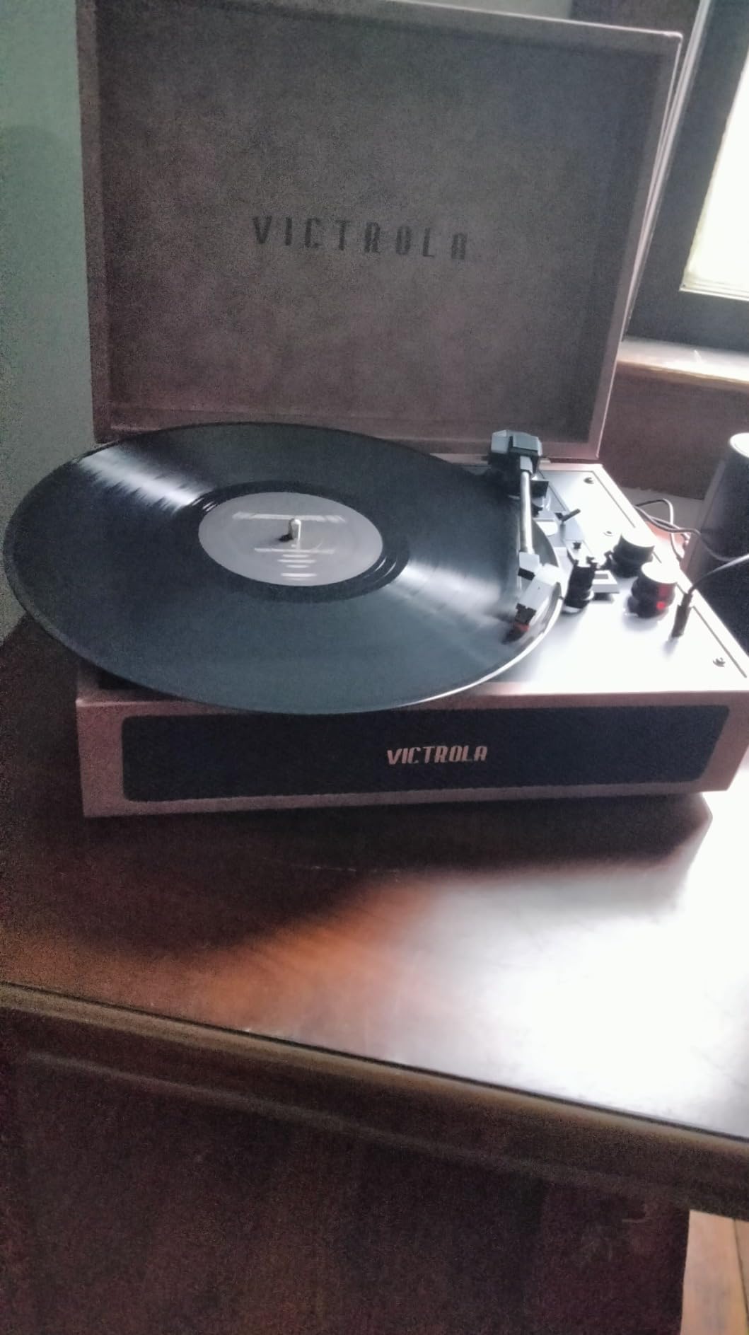 Victrola Parker – 3-Speed Bluetooth Suitcase Turntable with Built-In Stereo Speakers, Aux-In, RCA & Headphone Jack, Wireless Music Streaming (Black) customer photo 2