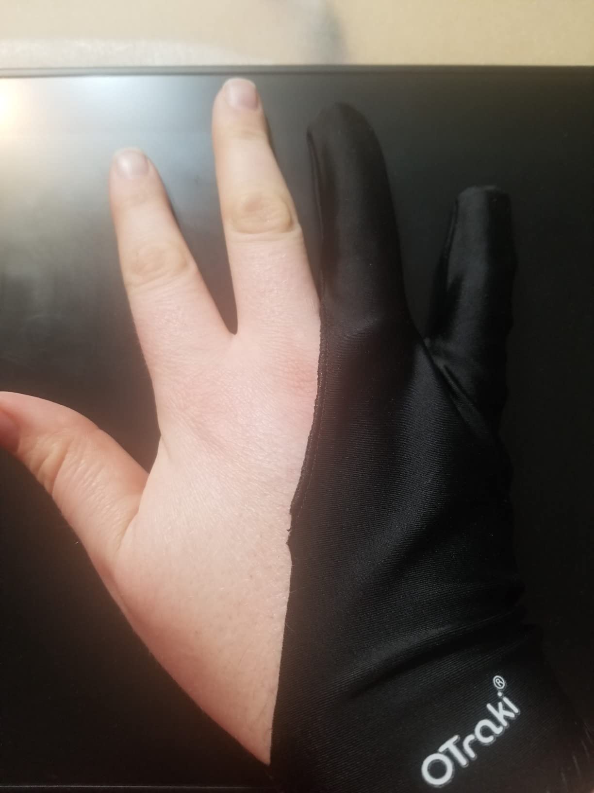 OTraki 4 Pack Artist Drawing Gloves for Digital Tablet Paper Sketching customer photo 1