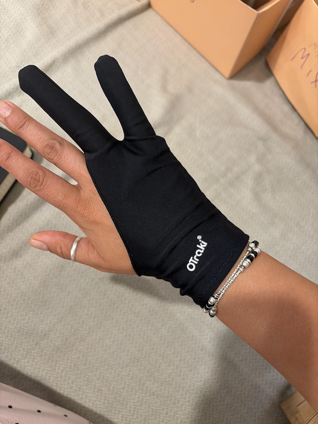 OTraki 4 Pack Artist Drawing Gloves for Digital Tablet Paper Sketching customer photo 2