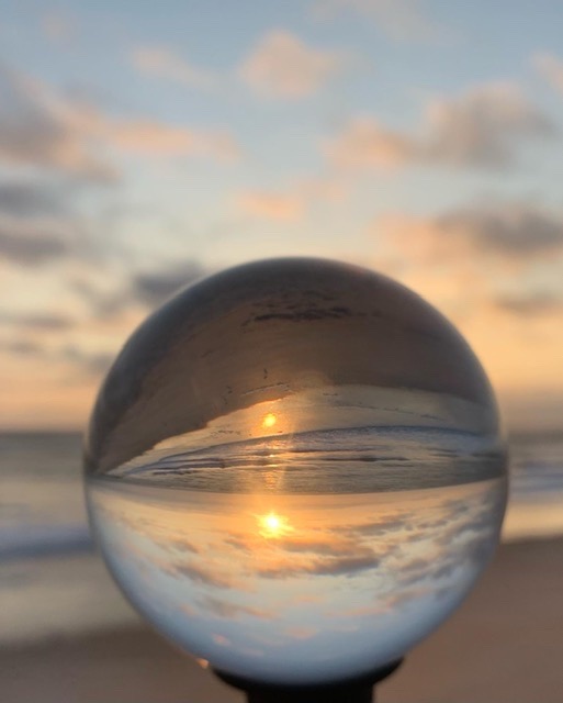 Crystal Ball Photography 80mm K9 Clear Lens Ball Sphere with Mini Tripod Base Stand Decorative Glass Props Ball with Padded Shockproof Sleeve Bag by BESNFOTO customer photo 1