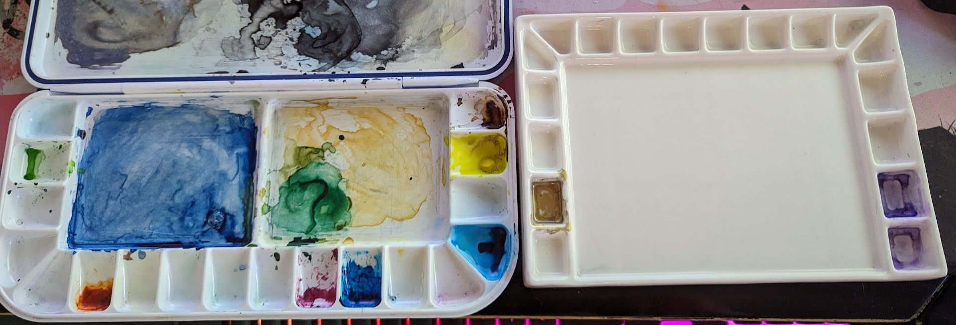 MEEDEN Ceramic Watercolor Paint Palette: 18-Well Artist Paint Mixing Tray customer photo 1