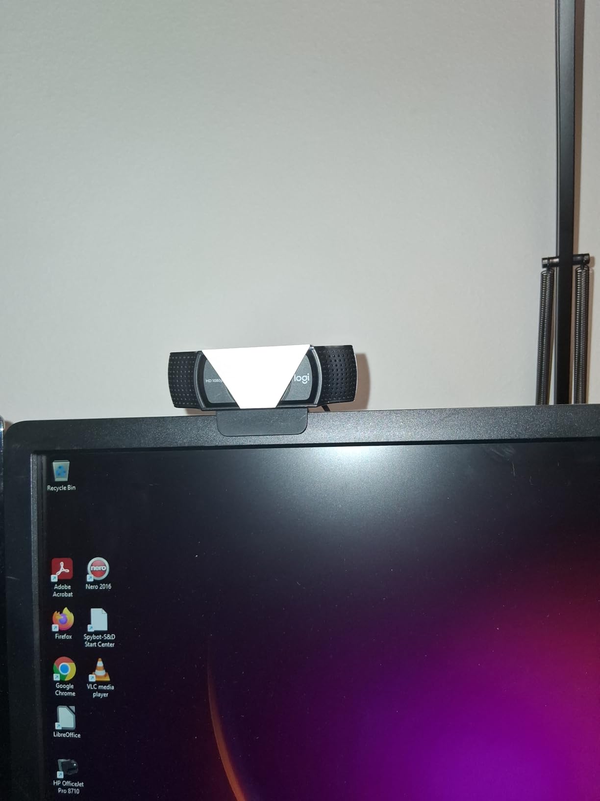 Logitech C920x HD Pro PC Webcam Full 1080p/30fps Video - Black customer photo 2