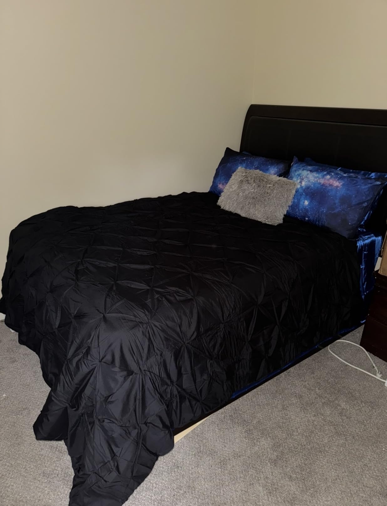Bedsure 7-Piece Queen Comforter Set & Sheet Set, Black Bed in a Bag customer photo 2