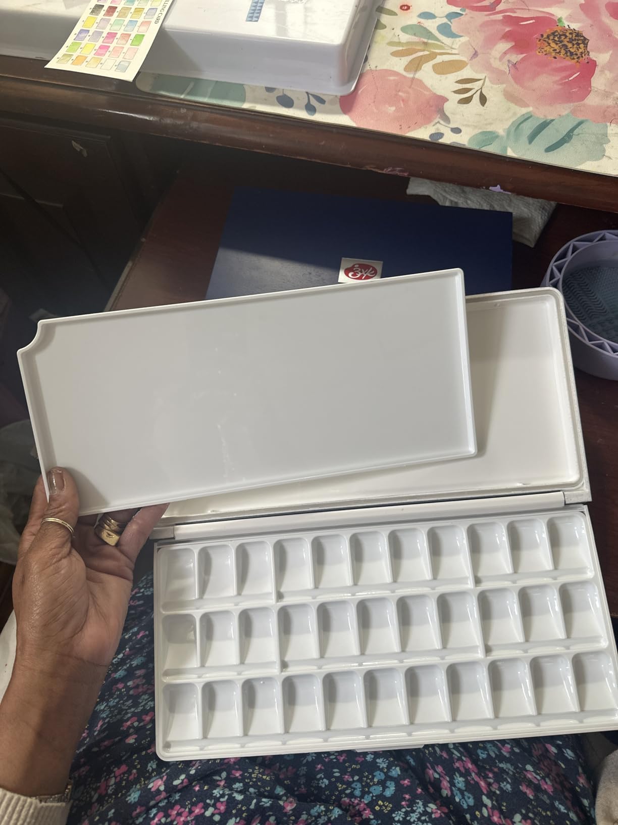 MEEDEN Watercolor Palette with Lid: 33 Wells Airtight Folding Paint Palette customer photo 2