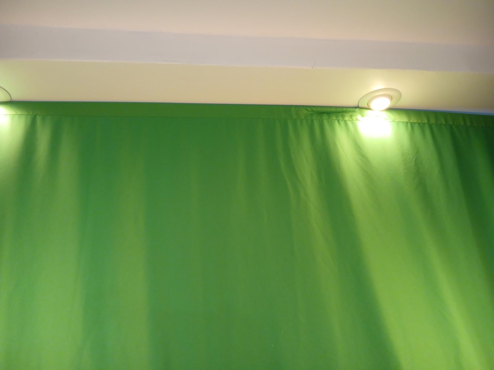 10 X 7 FT Green Screen Backdrop for Photography, Virtual GreenScreen customer photo 2