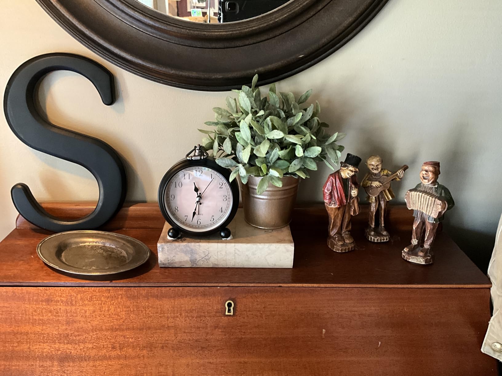 TooTa Vintage Retro Analog Alarm Clock, 4.5 inch Super Silent Non Ticking Small Clock with Night Light, Battery Operated, Simply Design, for Living Room, Bedroom, Bedside, Desk, Gift Clock (Arabic) customer photo 2