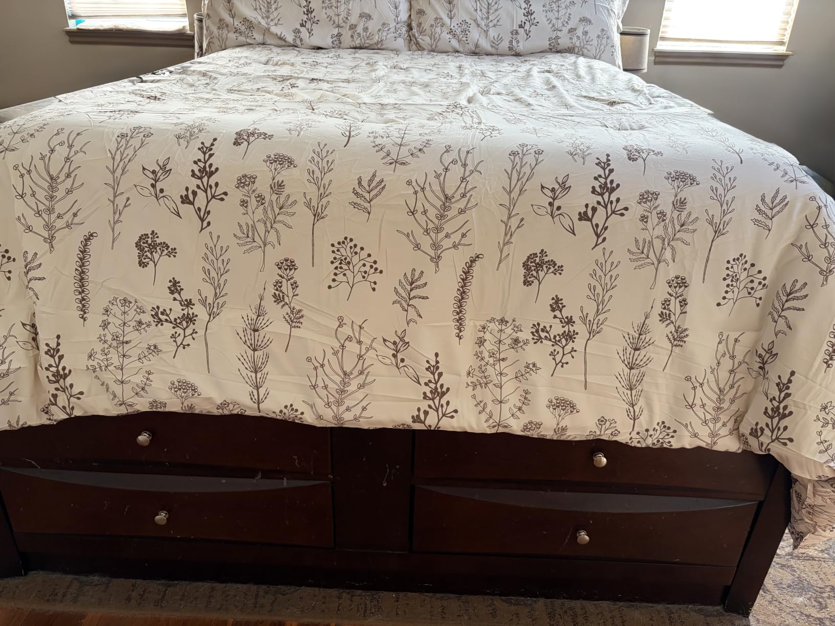 Bedsure Floral Comforter Set Cute Bedding Set Queen Reversible Sage Green customer photo 1