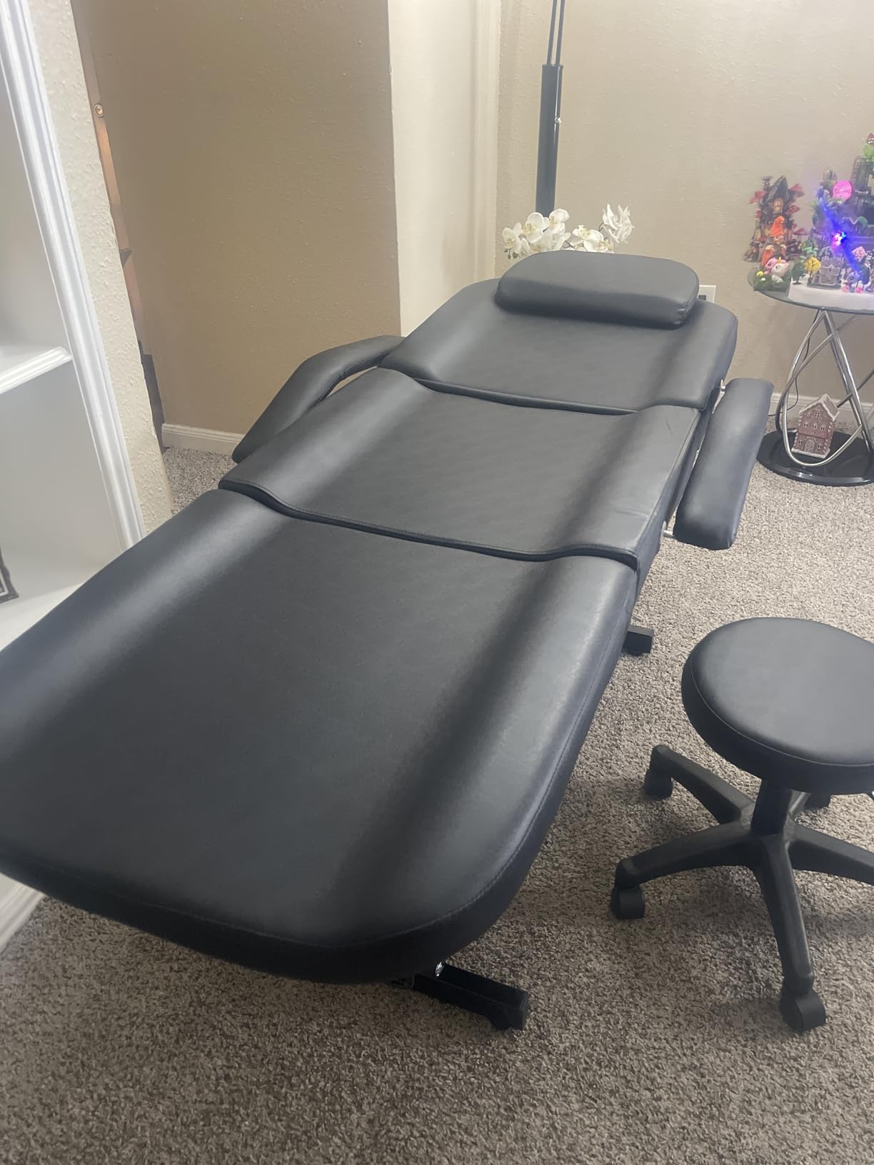 OmySalon Massage Salon Tattoo Chair Esthetician Bed with Hydraulic Stool,Multi-Purpose 3-Section Facial Bed Table, Adjustable Beauty Barber Spa Beauty Equipment, Black customer photo 1