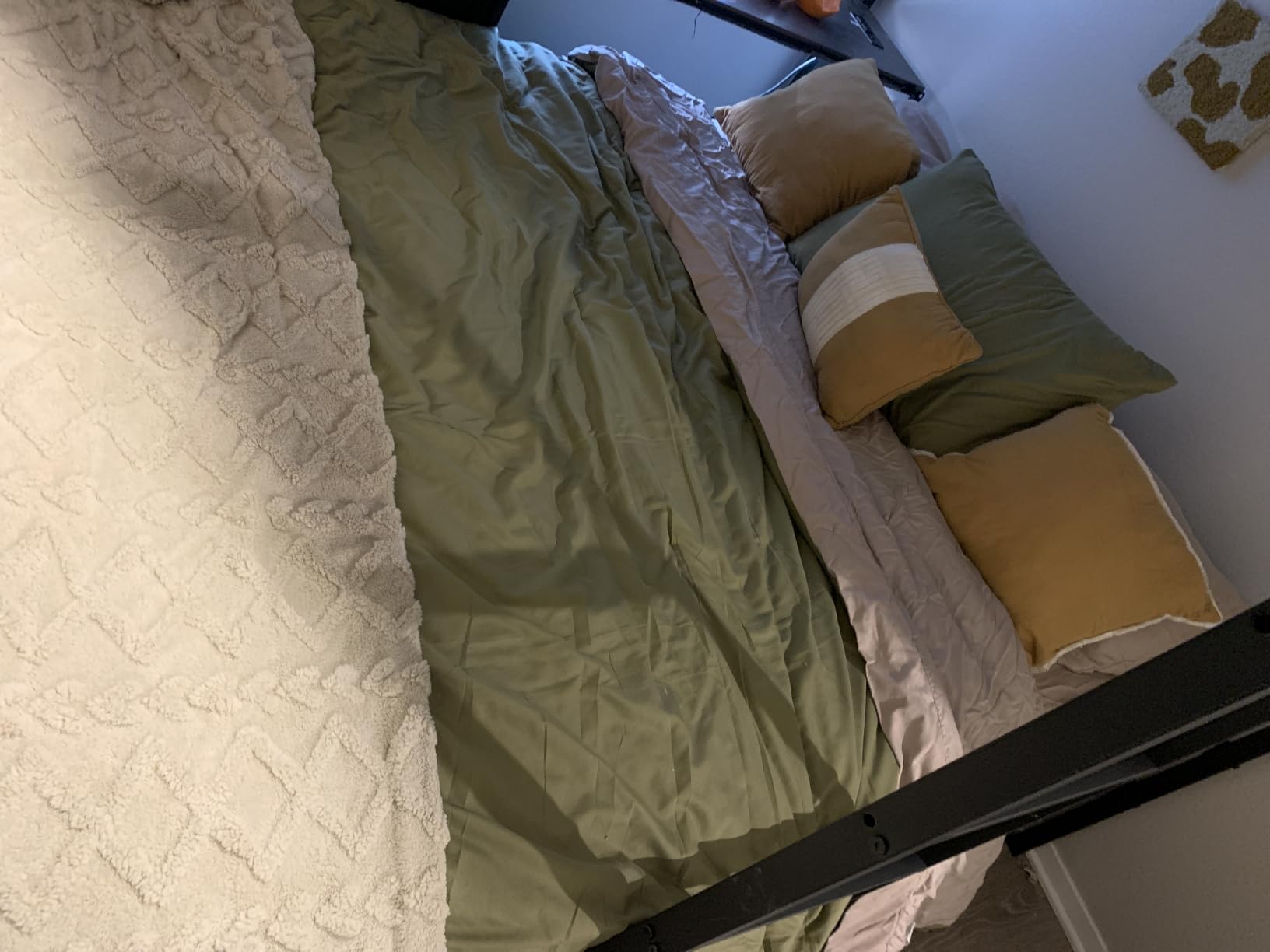 ROSGONIA Queen Comforter Set Olive Green, 3pcs Bedding Sets Queen (1 Boho Olive Comforter & 2 Pillowcases), All Season Lightweight Blanket Quilt customer photo 2