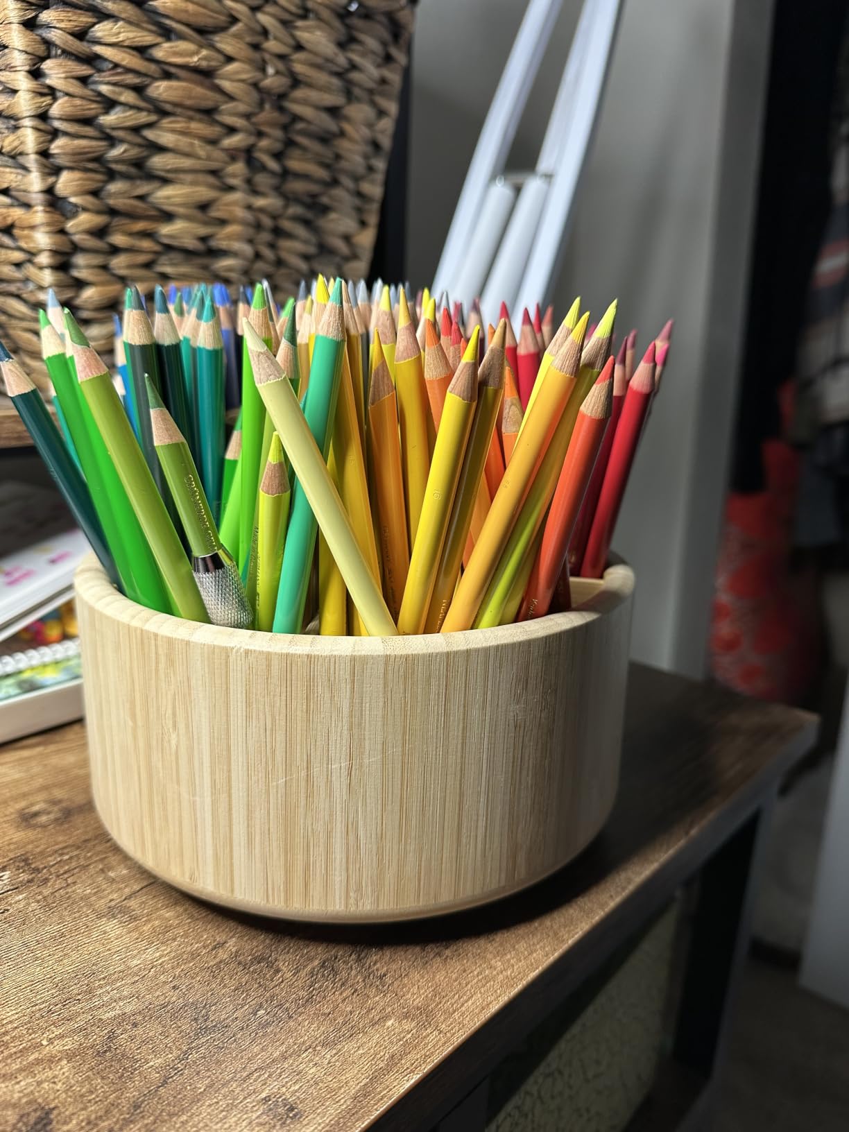 VaeFae 360 Rotating Bamboo Pen Holder for Desk, Art Supply Storage, Medium customer photo 2