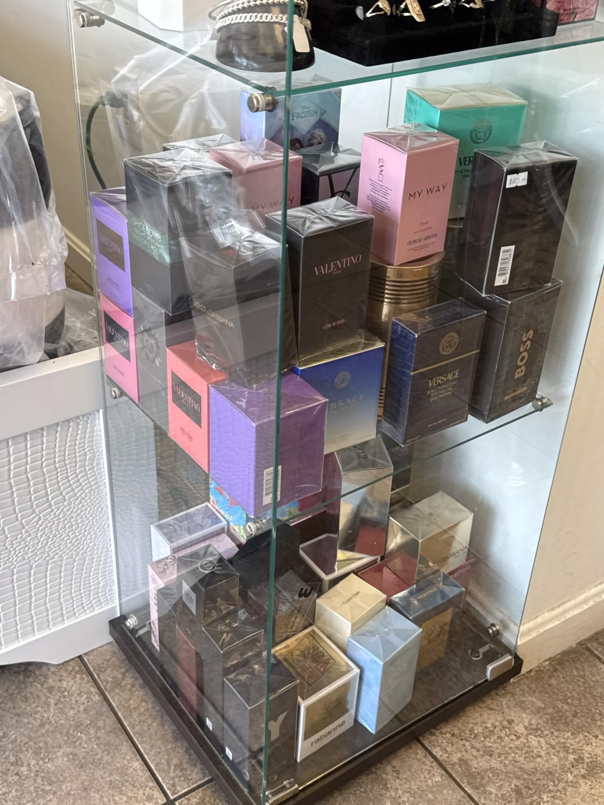 FLYMUHJIA Curio Cabinet Glass Display Case for Collectibles with Door, 4 Display Shelves Showcase, 64.2”Hx16.9''Lx 14.6''W Black customer photo 2