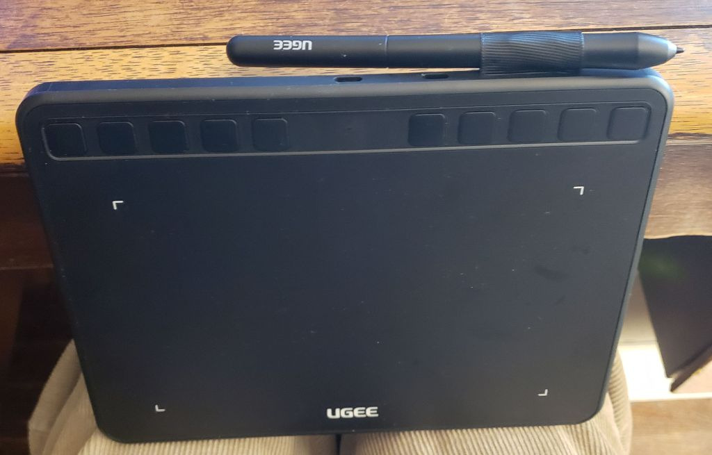 UGEE S640 Graphics Drawing Tablet, Digital Draw Art Pad with Pen Battery-Free Stylus Tilt Function 8192 Levels Pressure Sensitivity 10 Express Keys for Mac, Windows PC and Android customer photo 2