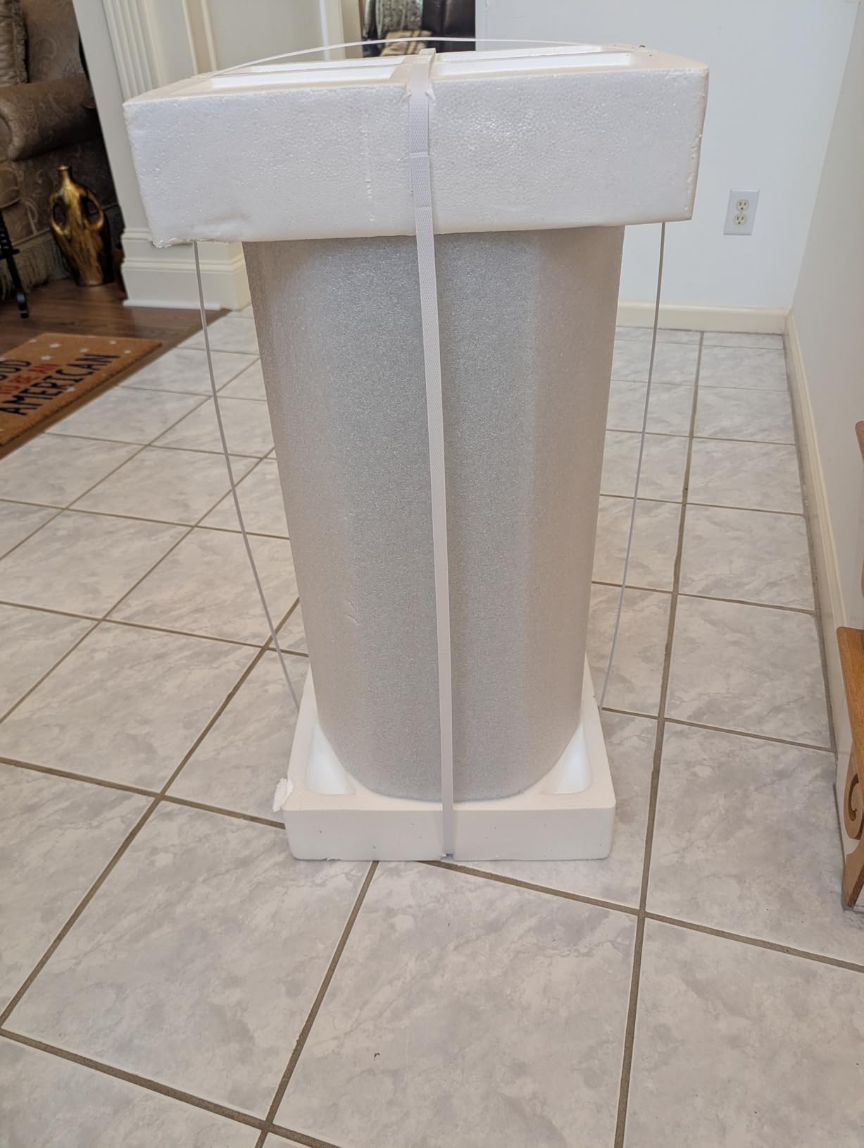 Displays2go 6-Sided Retail Pedestal Stand, 36-inch, Black customer photo 2