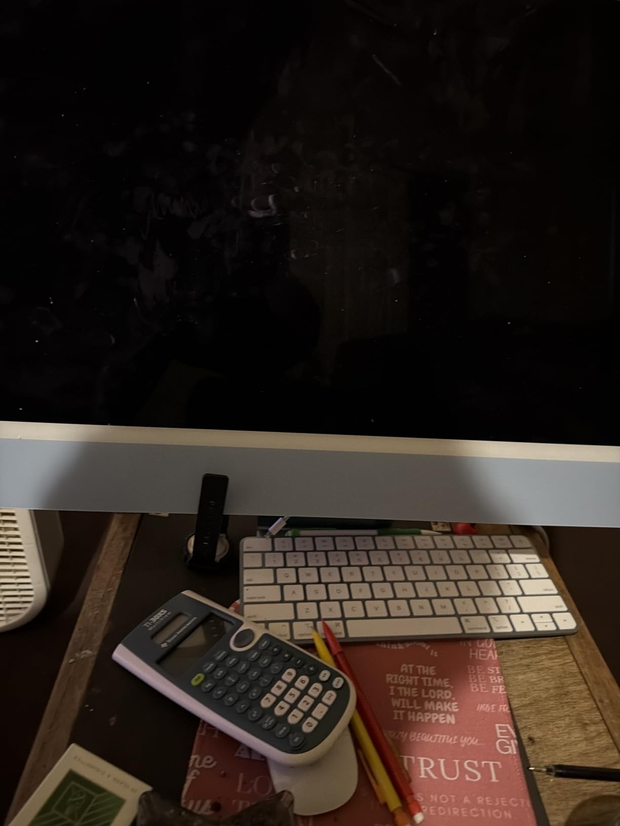 Apple 2021 iMac with Apple M1 Chip with 8-core CPU 24-inch, 8GB RAM, 256GB SSD Storage Blue (Renewed) customer photo 1