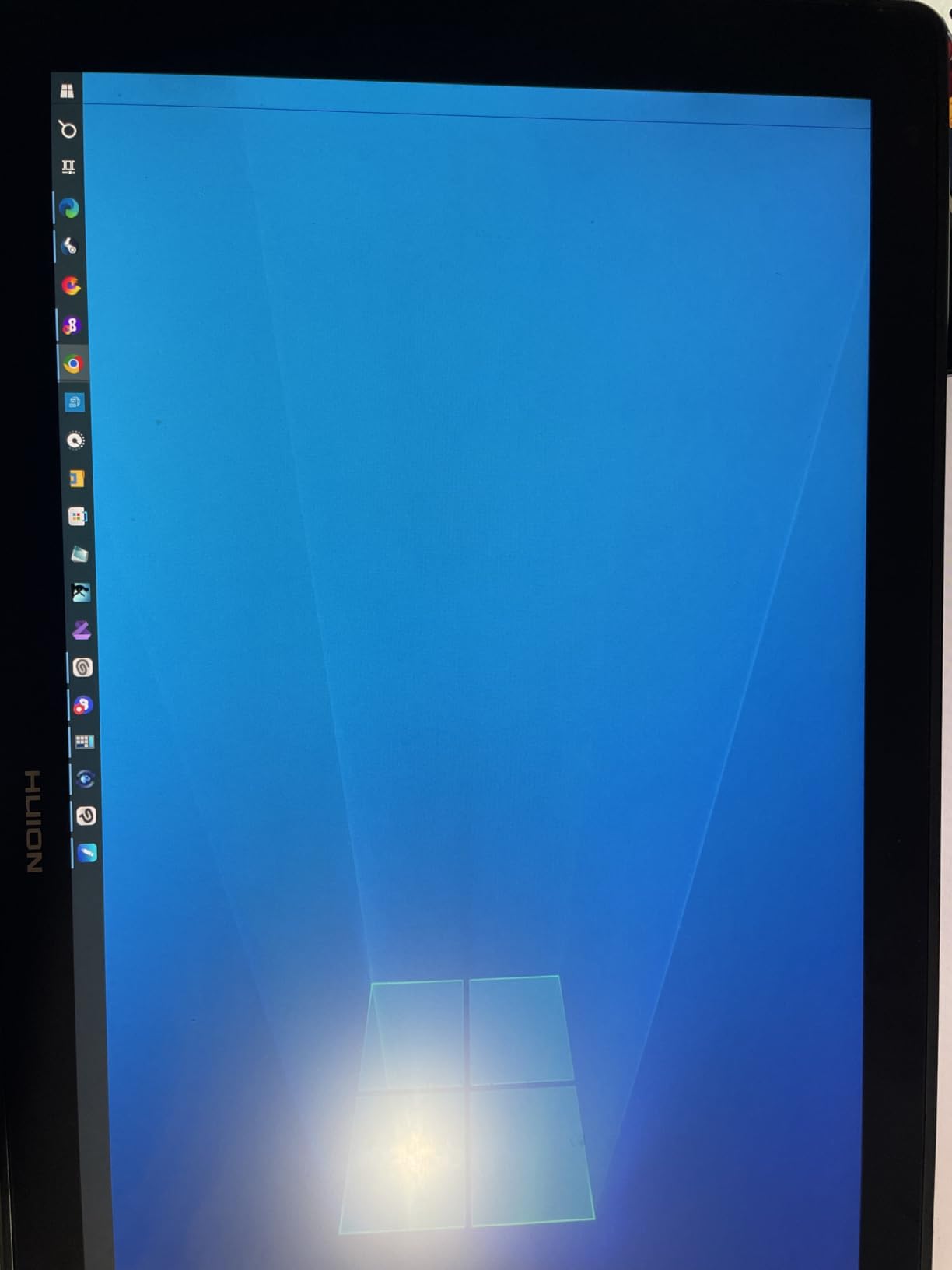 HUION KAMVAS Pro 24 4K UHD Drawing Tablet with Screen 140% sRGB customer photo 1
