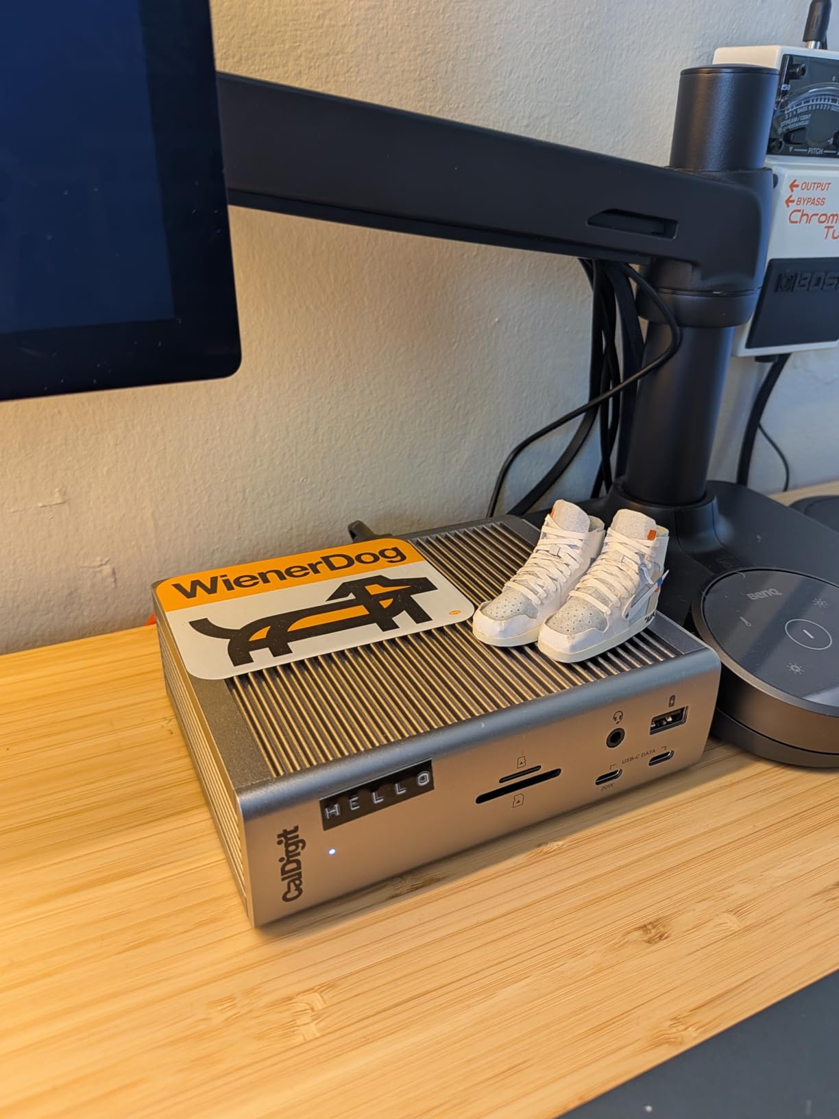CalDigit TS4 18 Port Thunderbolt 4 Dock, 98W Charging, 3X TBT4 (40Gb/s), 3X USB-C + 5X USB-A (10Gb/s), 2.5GbE LAN, 8K@30Hz or 2X 6K@60Hz Displays, Mac/Windows/Chrome, Space Gray, 0.8m Certified Cable customer photo 1