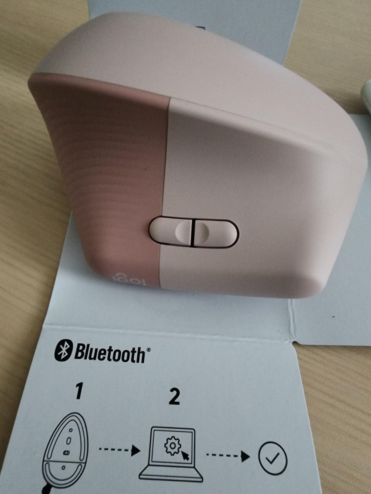 Logitech Lift Vertical Ergonomic Wireless Mouse - Graphite customer photo 1