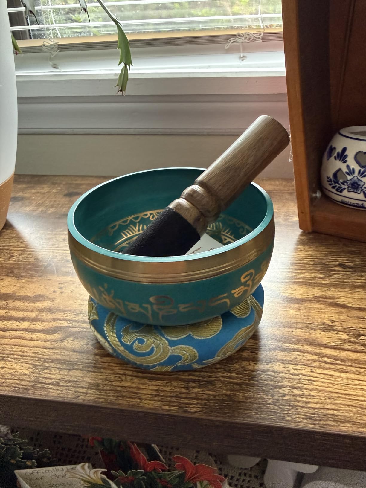Premium Tibetan Singing Bowl Set – Handmade in Nepal Sound & Meditation Bowl – Spiritual Decor for Yoga, Wellness Spaces & Relaxation by Himalayan Bazaar (Brown & Red) customer photo 1
