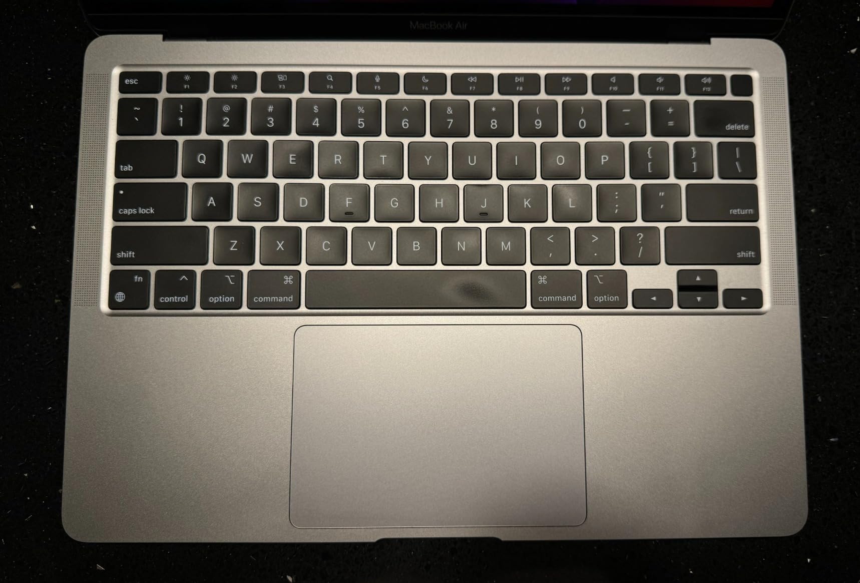 Late 2020 Apple MacBook Air with Apple M1 Chip (13.3 inch, 16GB RAM, 256GB SSD) Space Gray (Renewed) customer photo 1