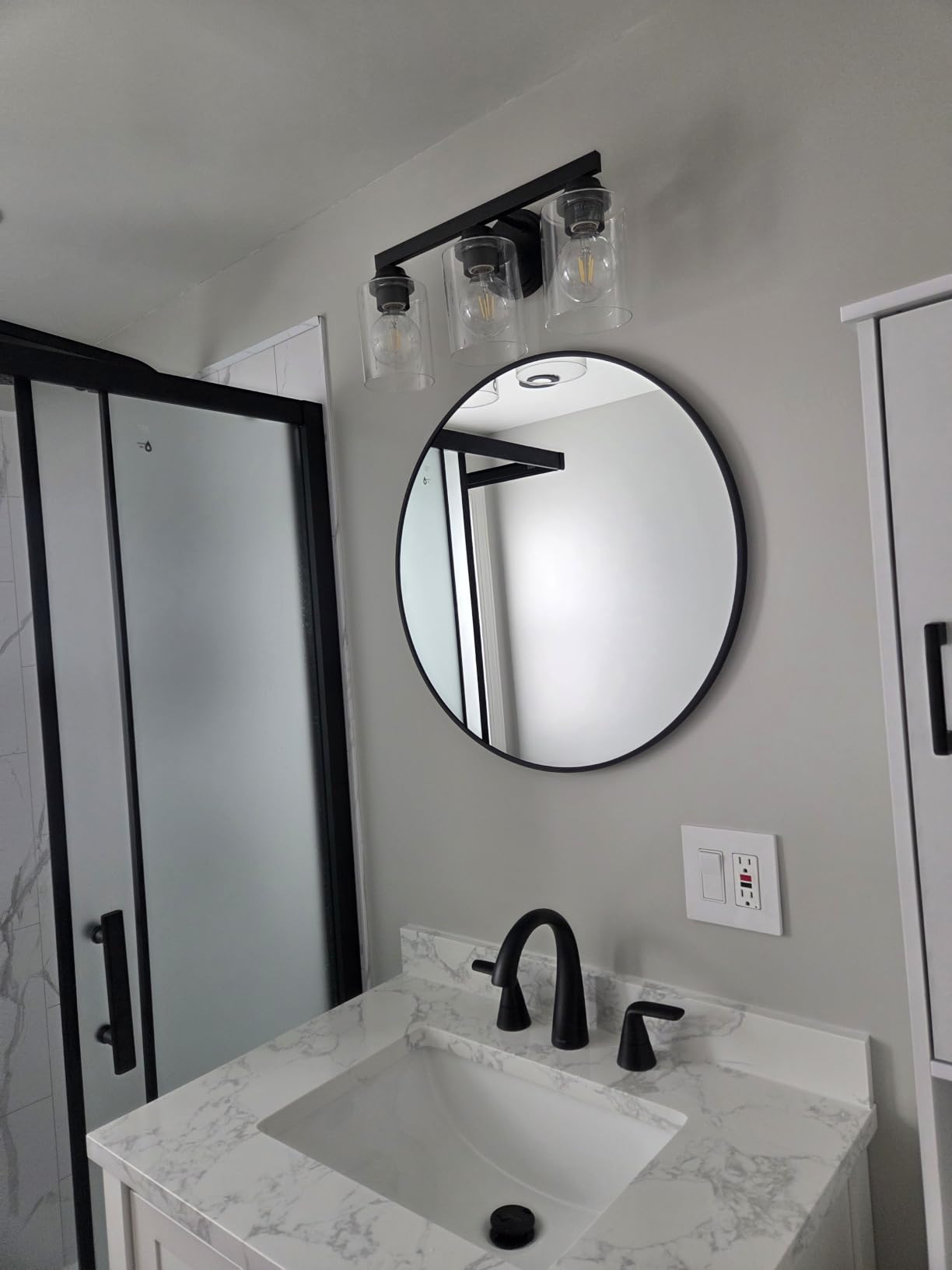 HARRITPURE Round Mirror 30 Black Wall Mounted Circle Mirrors customer photo 2