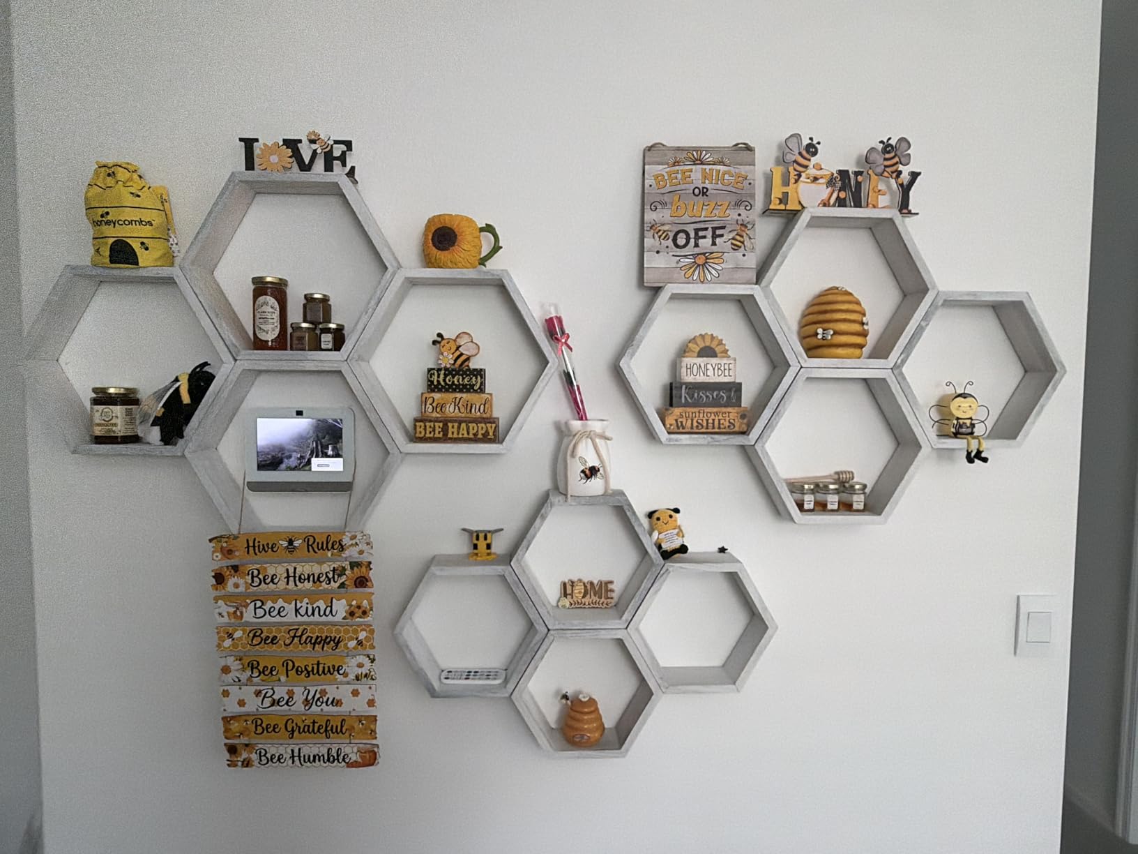 NOVIMANGO Honeycomb Floating Shelves Set of 6, Hexagon Floating Shelves customer photo 1