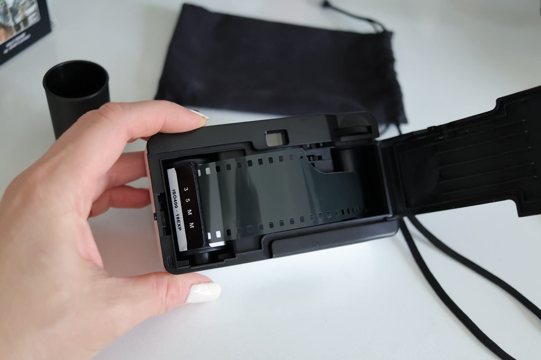 1 Shot Point and Shoot 35mm Film Camera, Reusable Retro Half Frame Camera, Built in Flash, Included One Roll ASA/ISO 400 Black & White Film 18 Exp., (36 Shots) Battery Not Included (Brown Color) customer photo 2