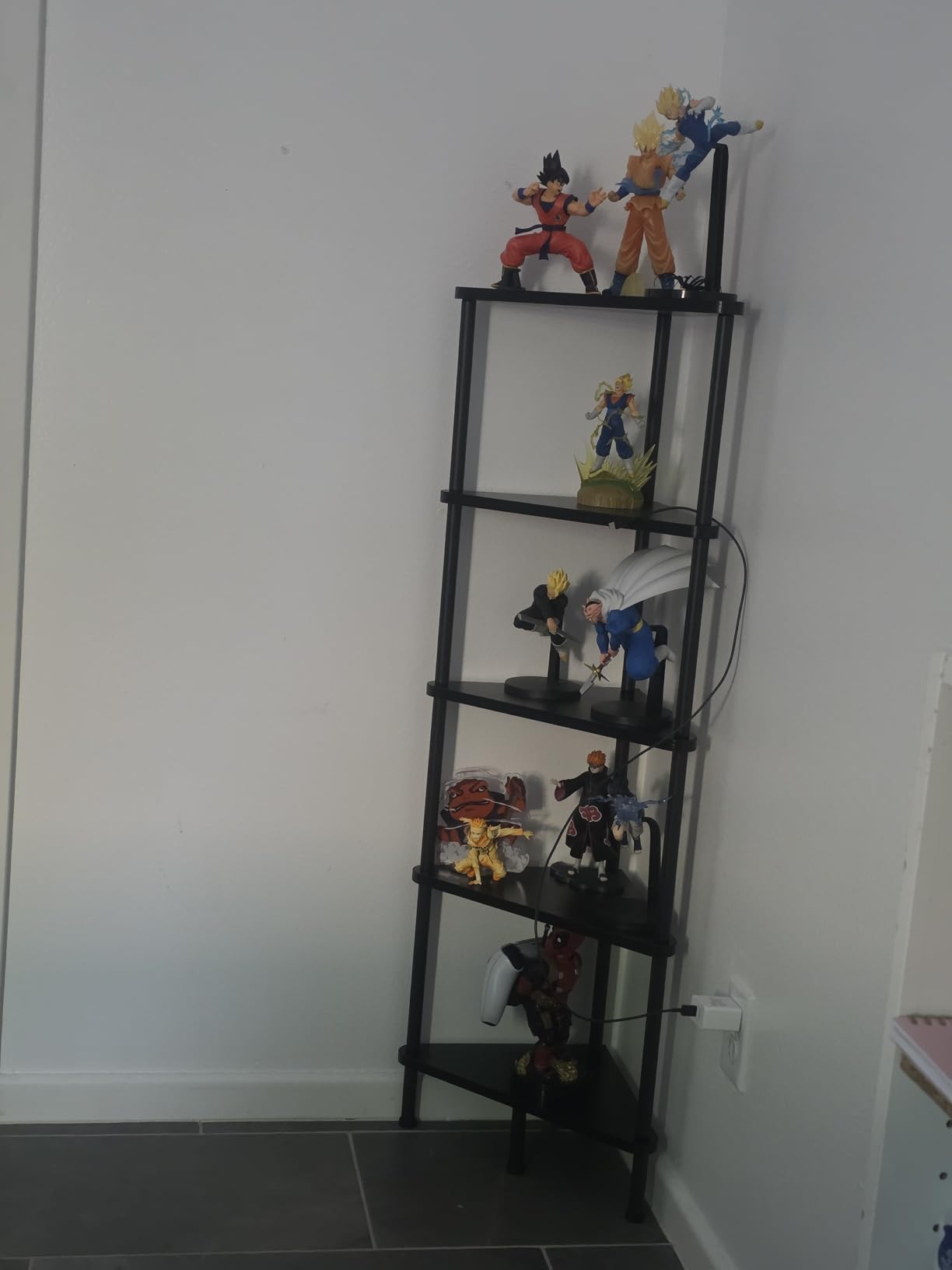 HOOBRO Corner Shelf Stand, Industrial 5-Tier Corner Bookshelf with Metal Frame, Plant Display Shelf, Small Bookcase for Small Spaces, Bedroom, Living Room, Rustic Brown BF33CJ01 customer photo 1