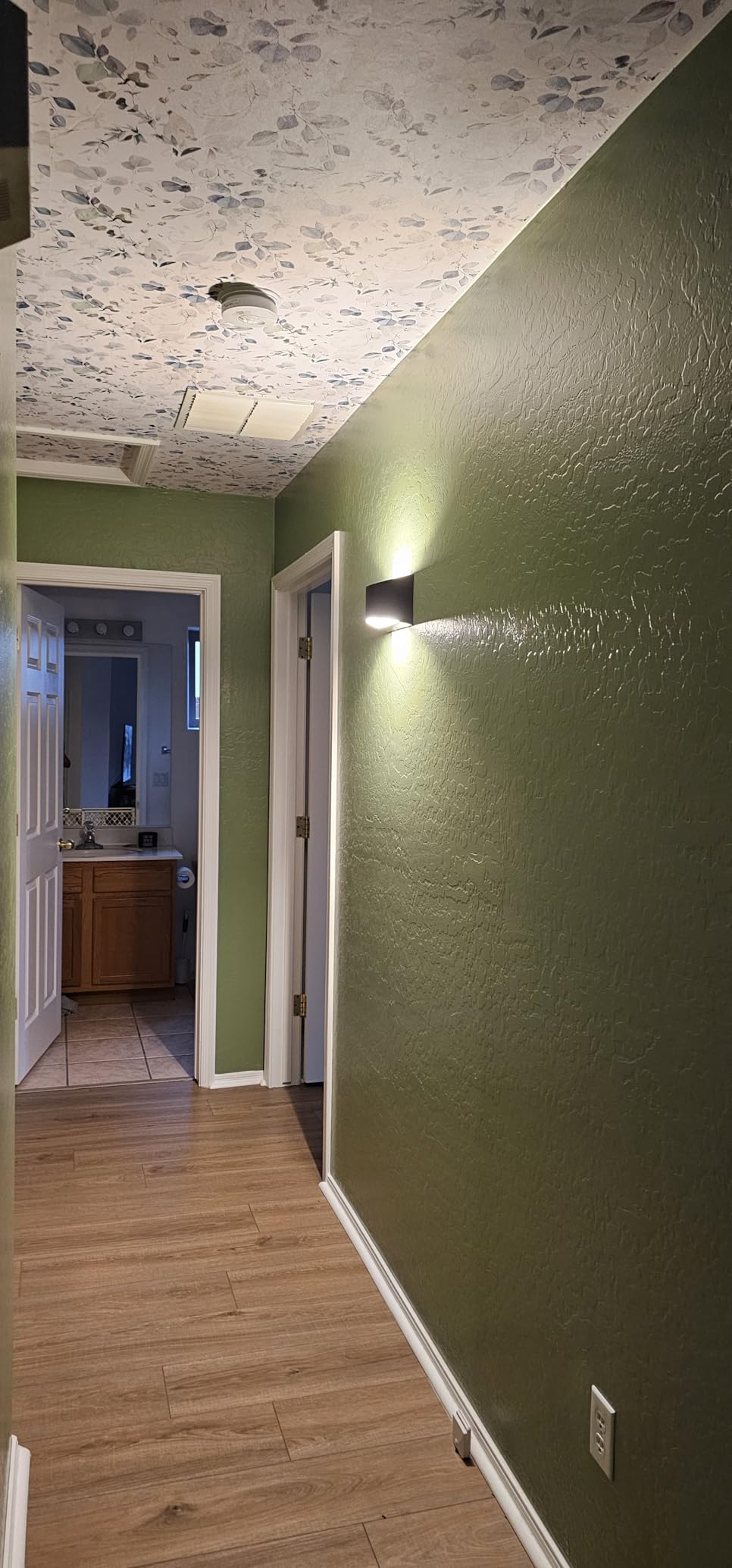 Aipsun Black Modern LED Wall Sconce Indoor Wall Lights 1 Pack Hardwired Up and Down Wall Mount Light for Living Room Bedroom Hallway Corridor Conservatory Warm White 3000K(with G9 Bulbs) customer photo 2