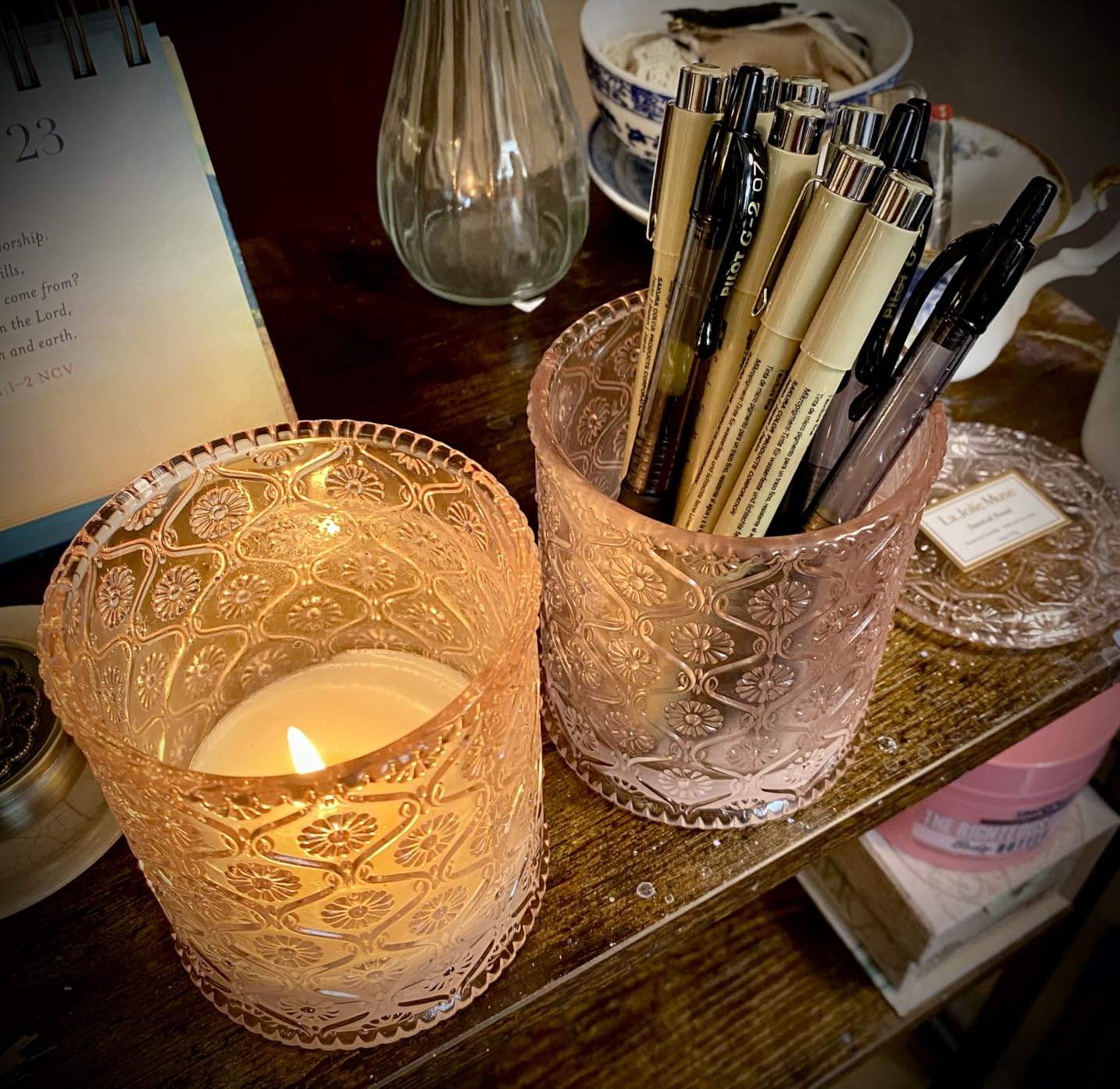 LA JOLIE MUSE Santal Rosé Scented Candles for Home, Natural Soy 40 Hrs customer photo 1