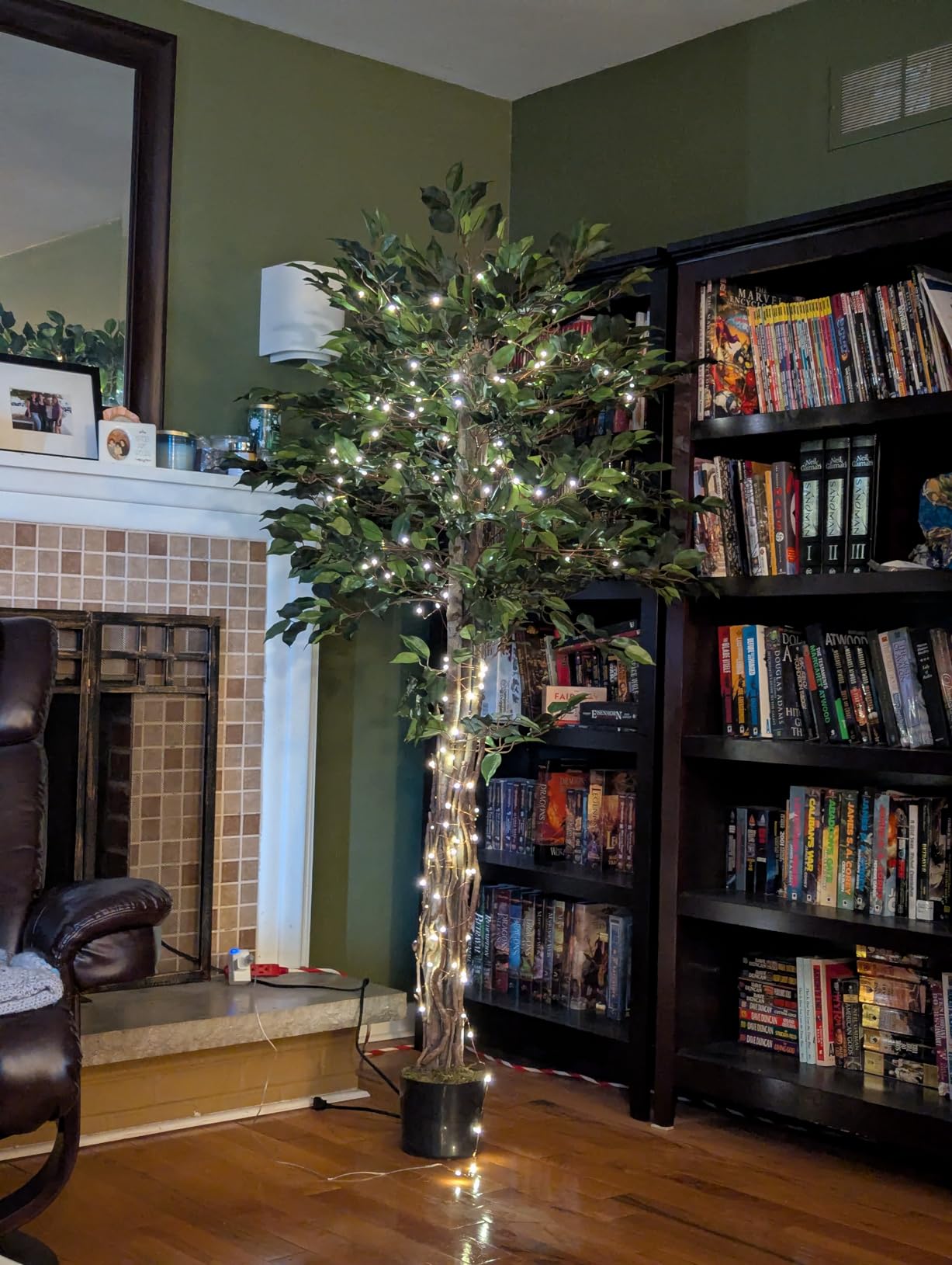 Aveyas 6ft Artificial Ficus Tree for Home Decor, 6 Feet Faux Plant Fake Silk Trees with Pot for Indoor Outdoor House Living Room Office Garden (6 ft Tall) customer photo 2