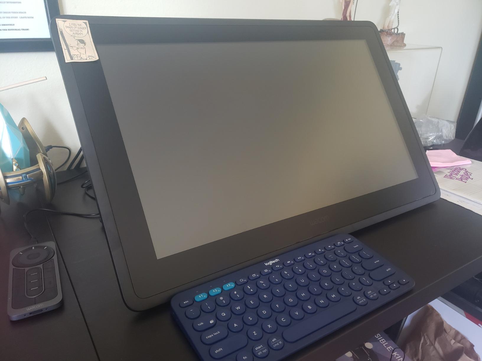 Wacom Cintiq 16, Drawing Tablet with QHD Screen & Pro Pen 3 customer photo 1