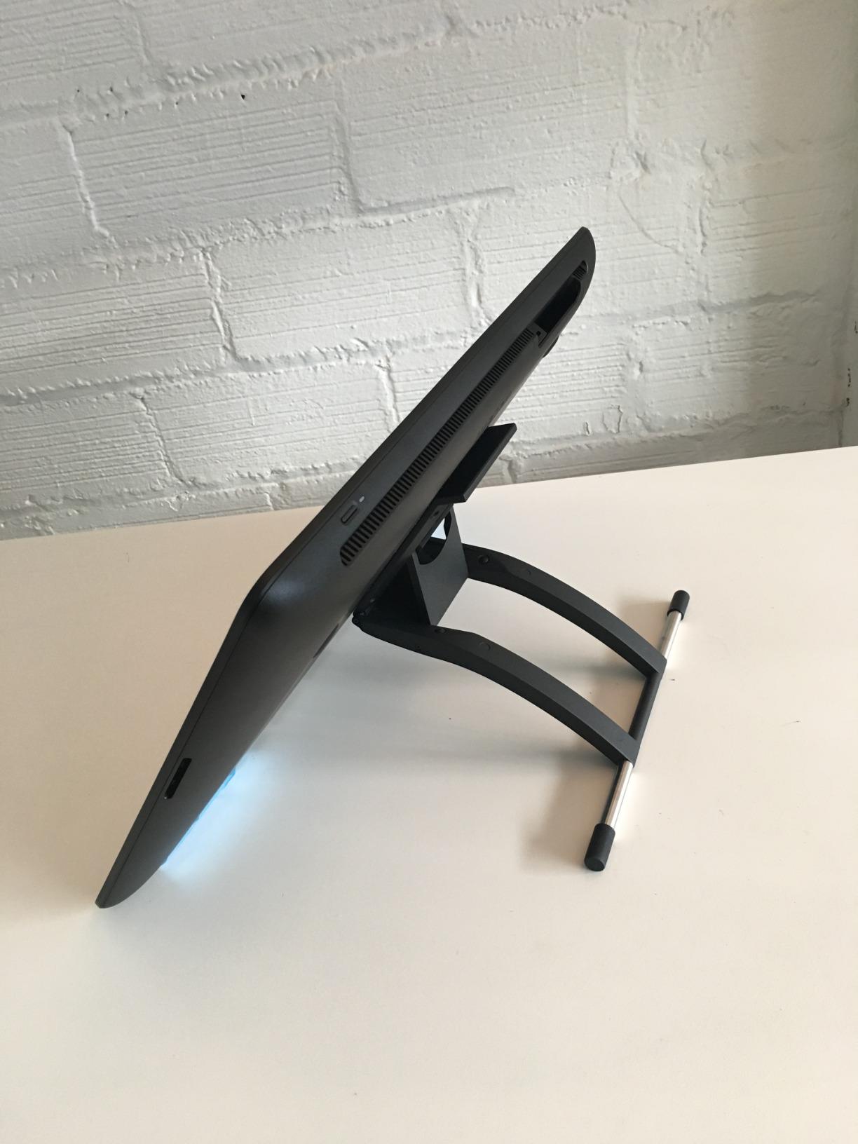 Wacom Cintiq 16, Drawing Tablet with QHD Screen & Pro Pen 3 customer photo 2
