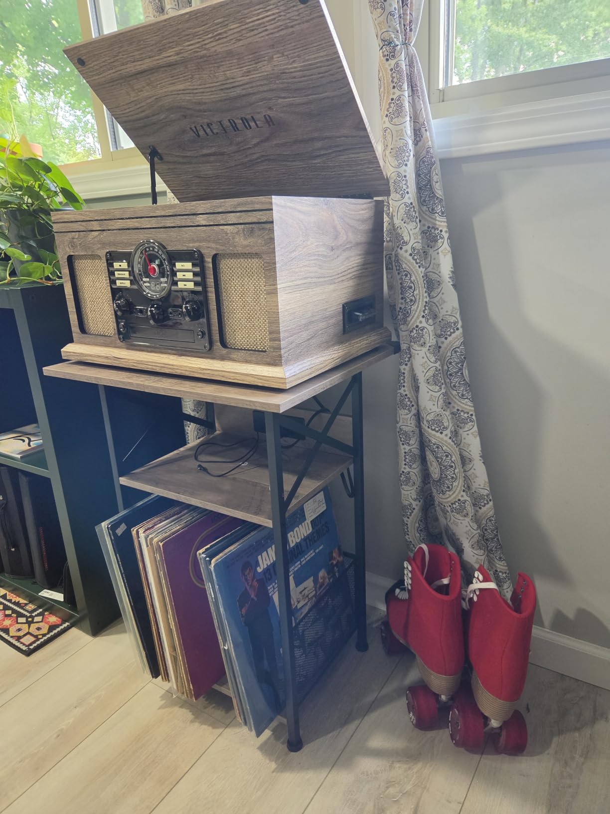 AMHANCIBLE Record Player Stand with Charging Station, Vinyl Record Storage customer photo 2