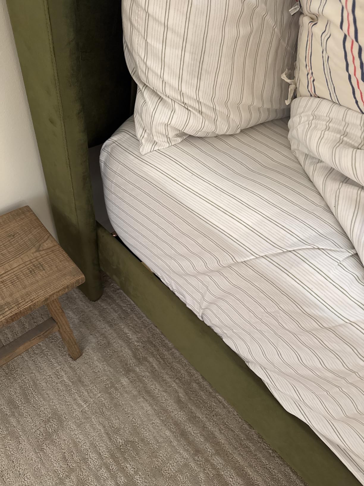 YUHUASHI King Bed Frame,Platform Bed with Upholstered Headboard,Grass Green customer photo 1