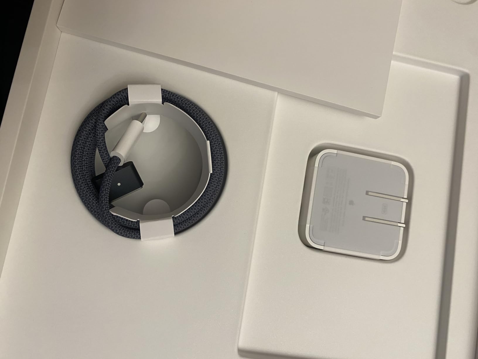 Apple 2024 MacBook Air 13-inch Laptop with M3 chip: Built for Apple Intelligence, 13.6-inch Liquid Retina Display, 16GB Unified Memory, 512GB SSD Storage, Backlit Keyboard, Touch ID; Starlight customer photo 1