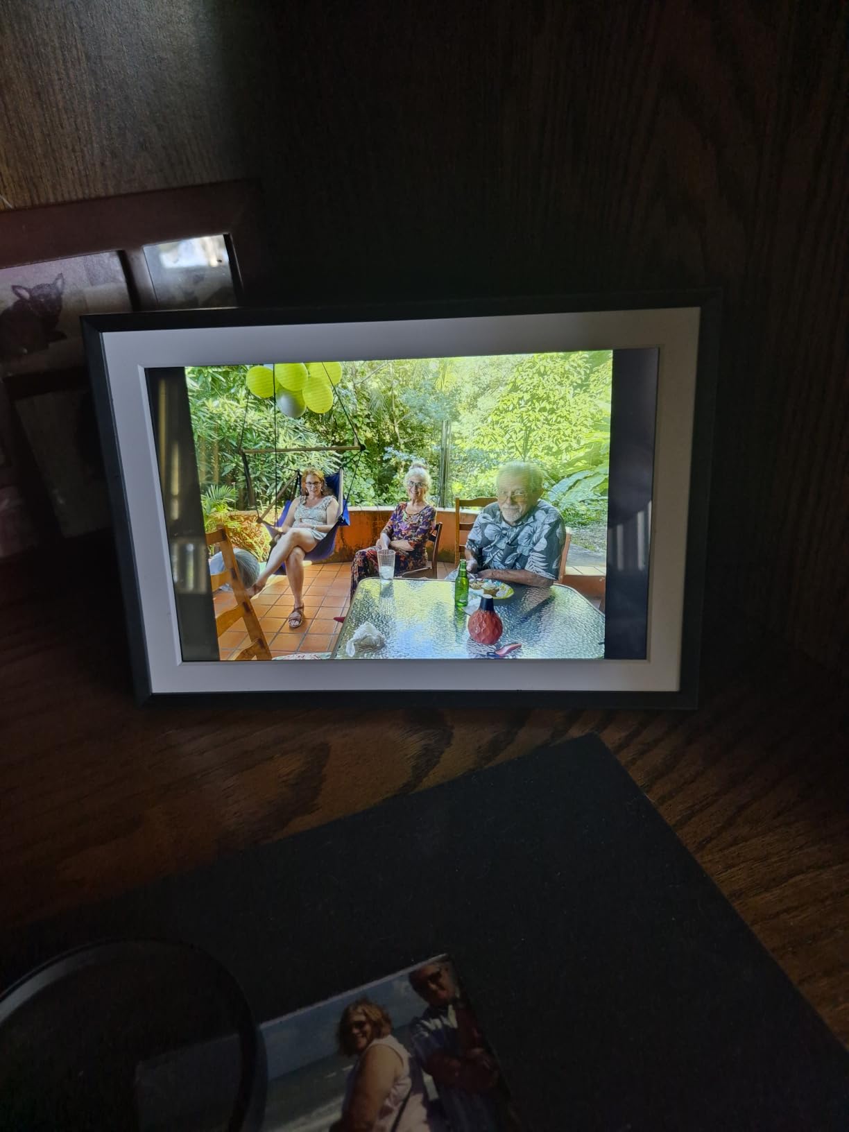 ApoloSign Digital Picture Frame Powered by Nixplay, 15.6