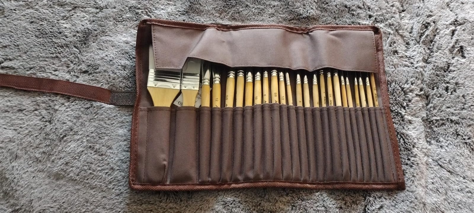Artecho 32 Pcs Acrylic Paint Brushes Set with Case customer photo 1