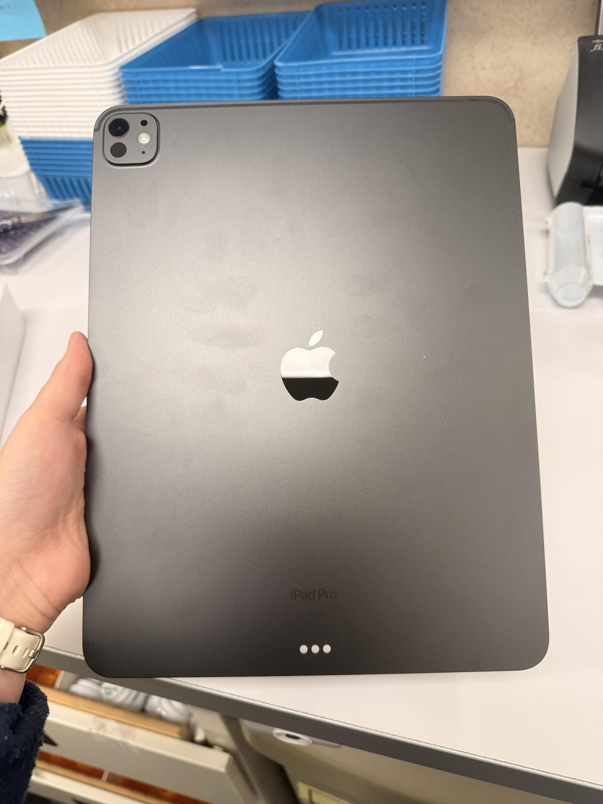 Apple iPad Pro 2024 (13-inch, Wi-Fi, 256GB) - Silver (Renewed) customer photo 2